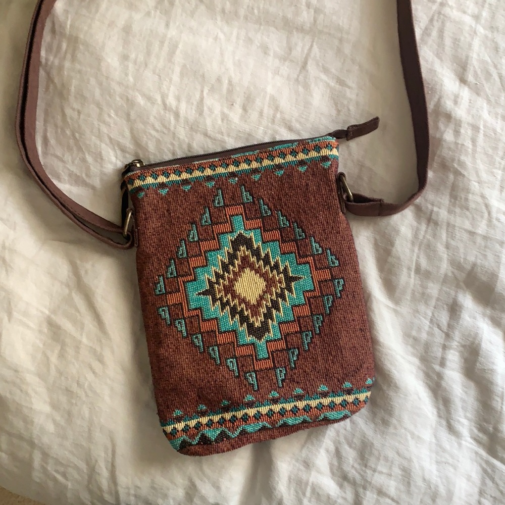 Woven crossbody purse with southwestern design NWT